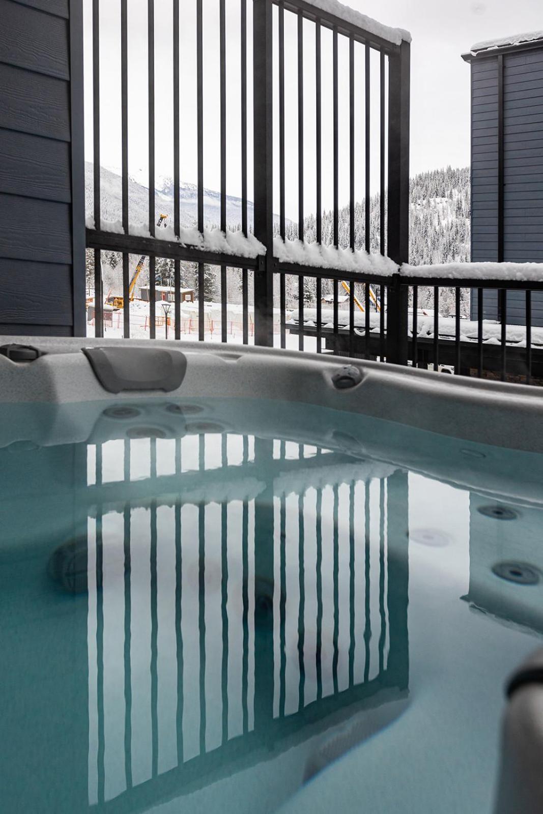 Tally Ho By Revelstoke Vacations Exterior photo