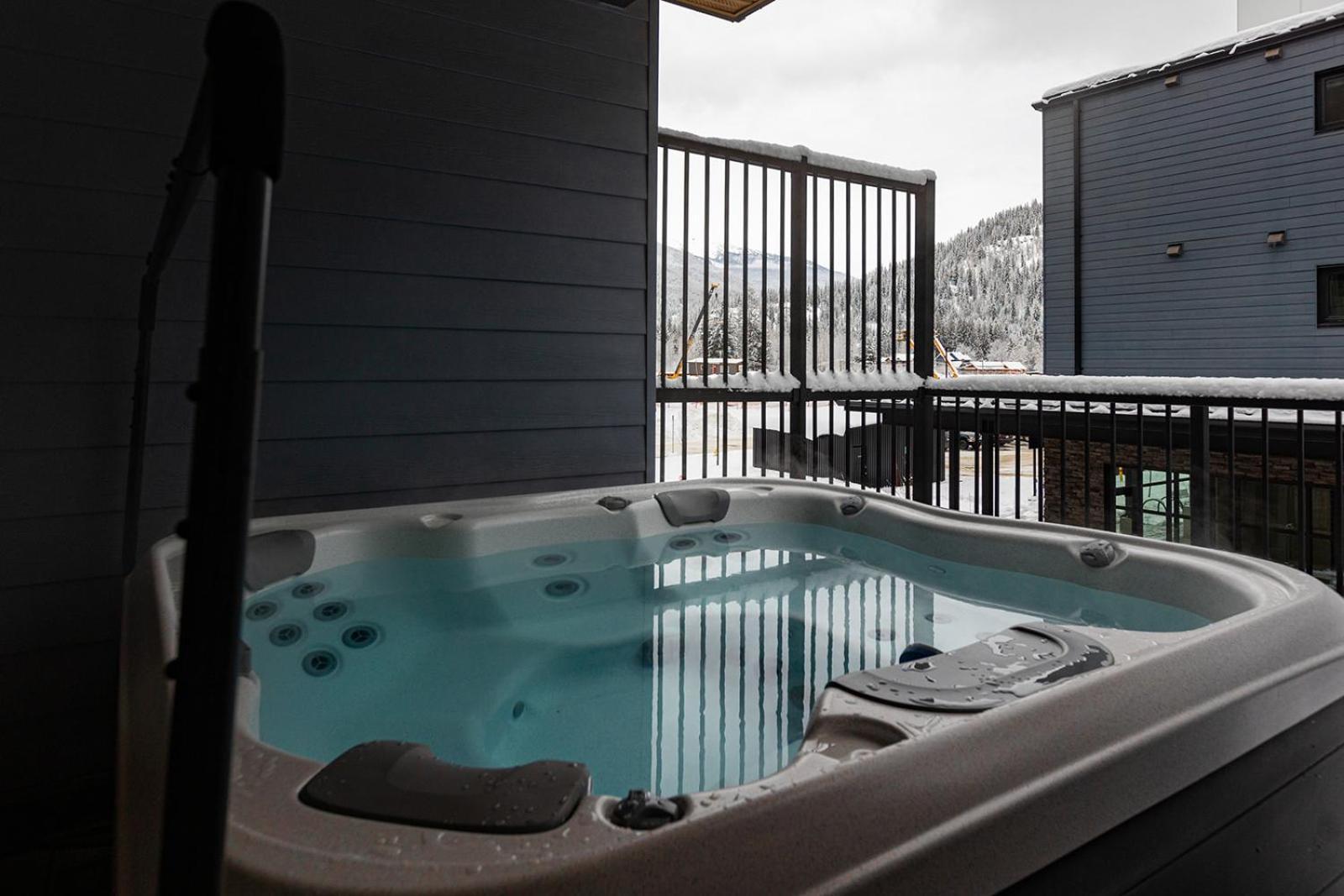 Tally Ho By Revelstoke Vacations Exterior photo