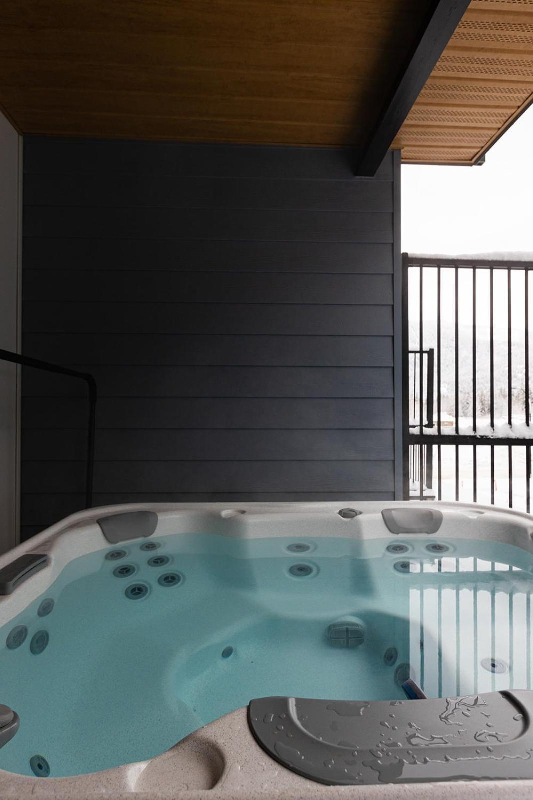 Tally Ho By Revelstoke Vacations Exterior photo